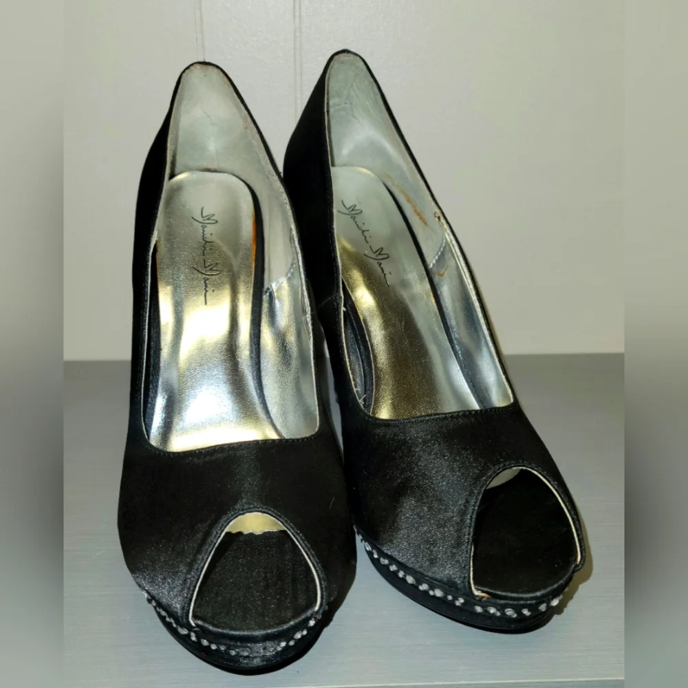 Womens shoes - Picture 1 of 3